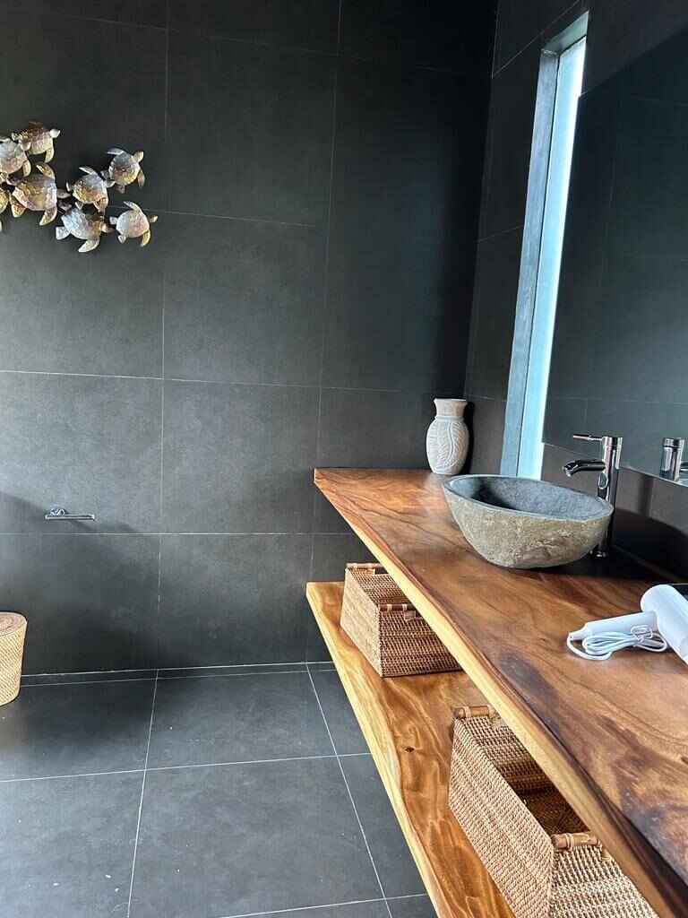 Villa Ubud bathroom vanity sinks full furnished by baliartfurniture manufacturer Indonesia