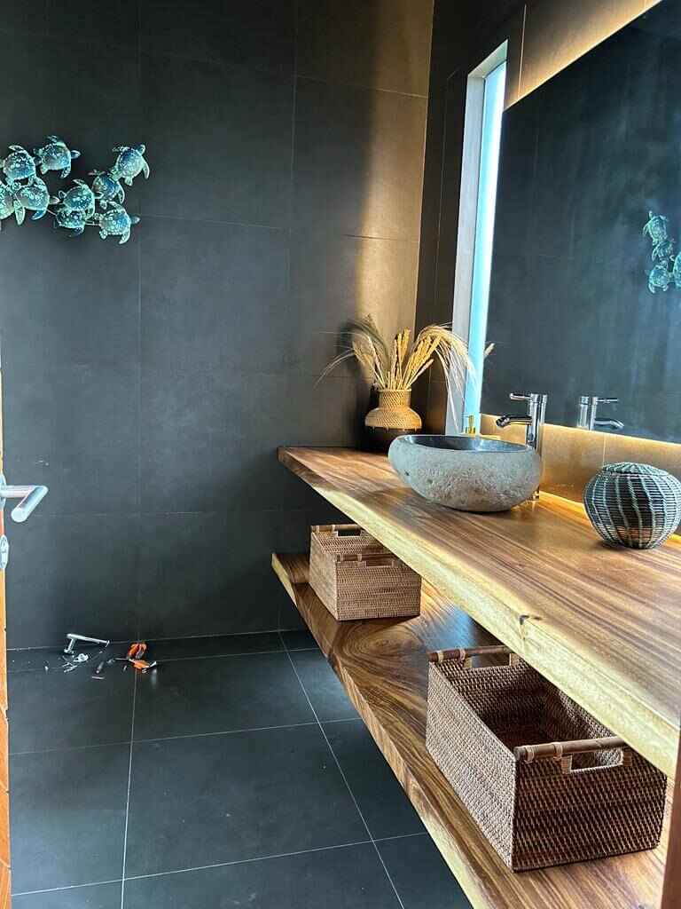 Villa Ubud bathroom full furnished by baliartfurniture manufacturer Indonesia